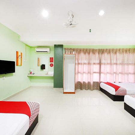 Super Oyo 720 Corridor Hotel 2 Pekan Bagian luar foto