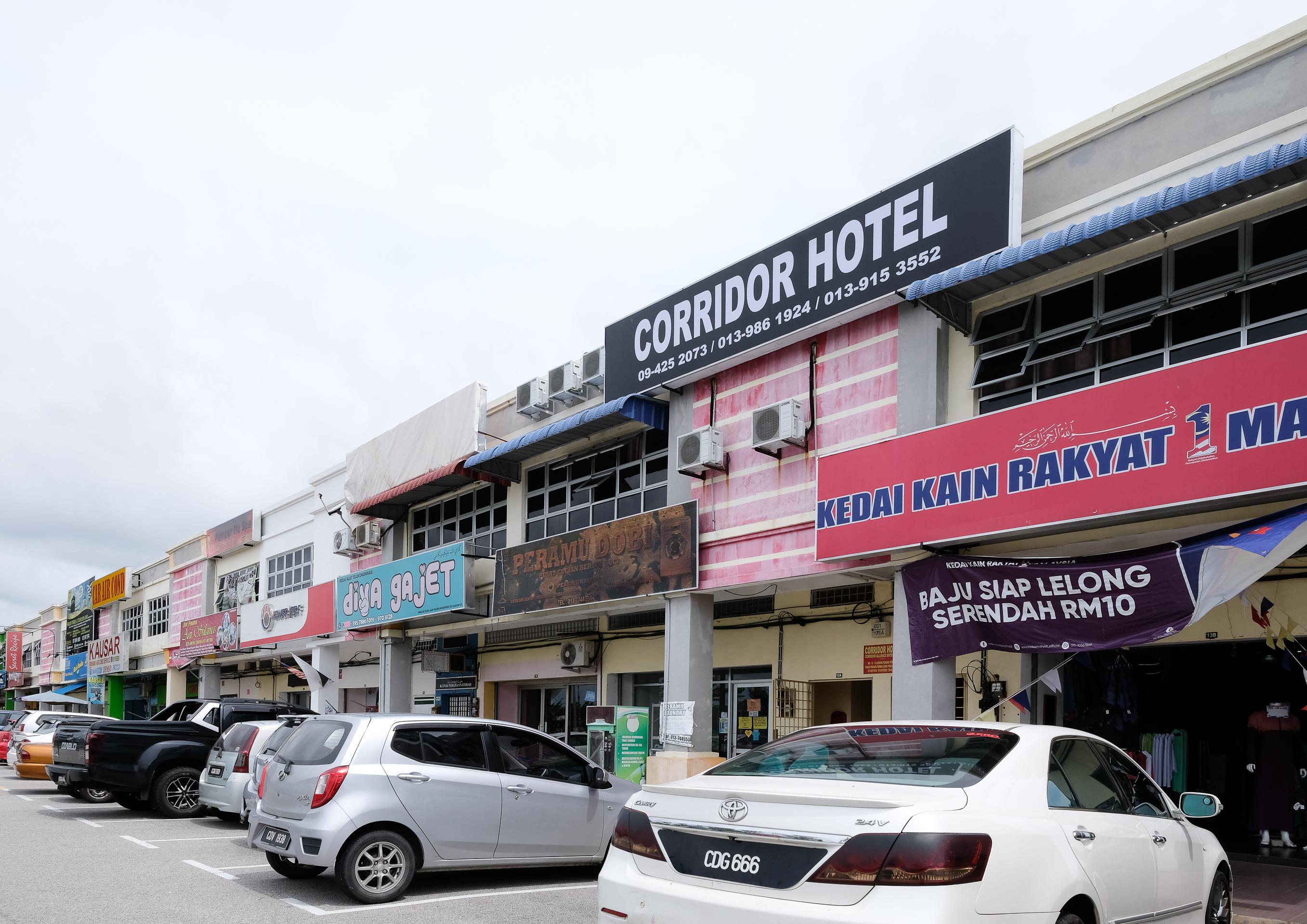 Super Oyo 720 Corridor Hotel 2 Pekan Bagian luar foto
